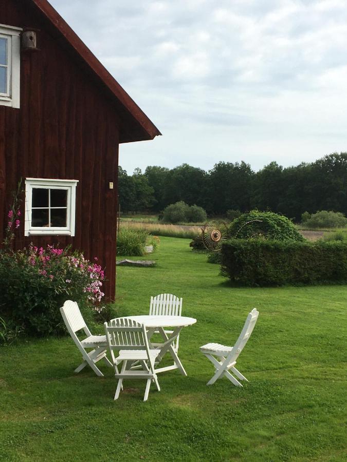 Liten Stuga Mitt I Naturen Pa Kinnekulle Hällekis Exteriér fotografie