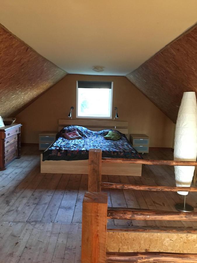 Liten Stuga Mitt I Naturen Pa Kinnekulle Hällekis Exteriér fotografie