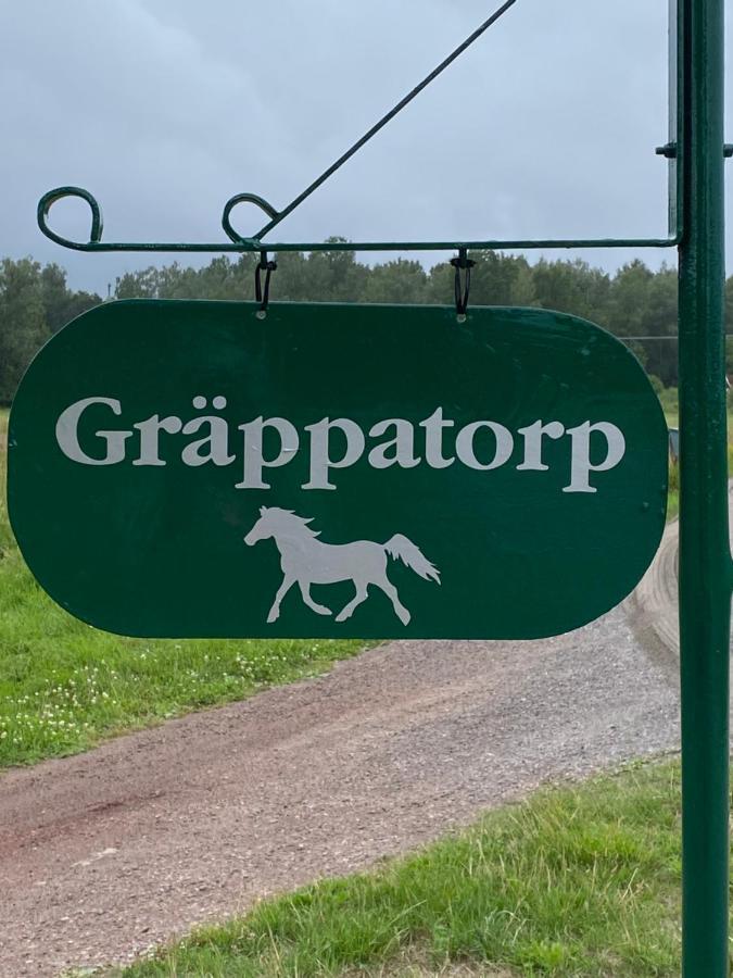 Liten Stuga Mitt I Naturen Pa Kinnekulle Hällekis Exteriér fotografie